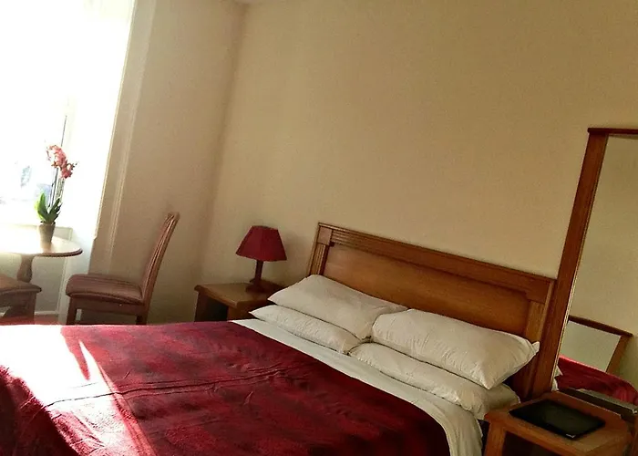 לינה וארוחת בוקר Westgate House 3*