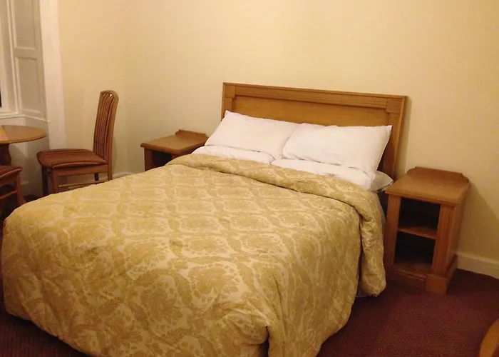 Westgate House לינה וארוחת בוקר Strokestown